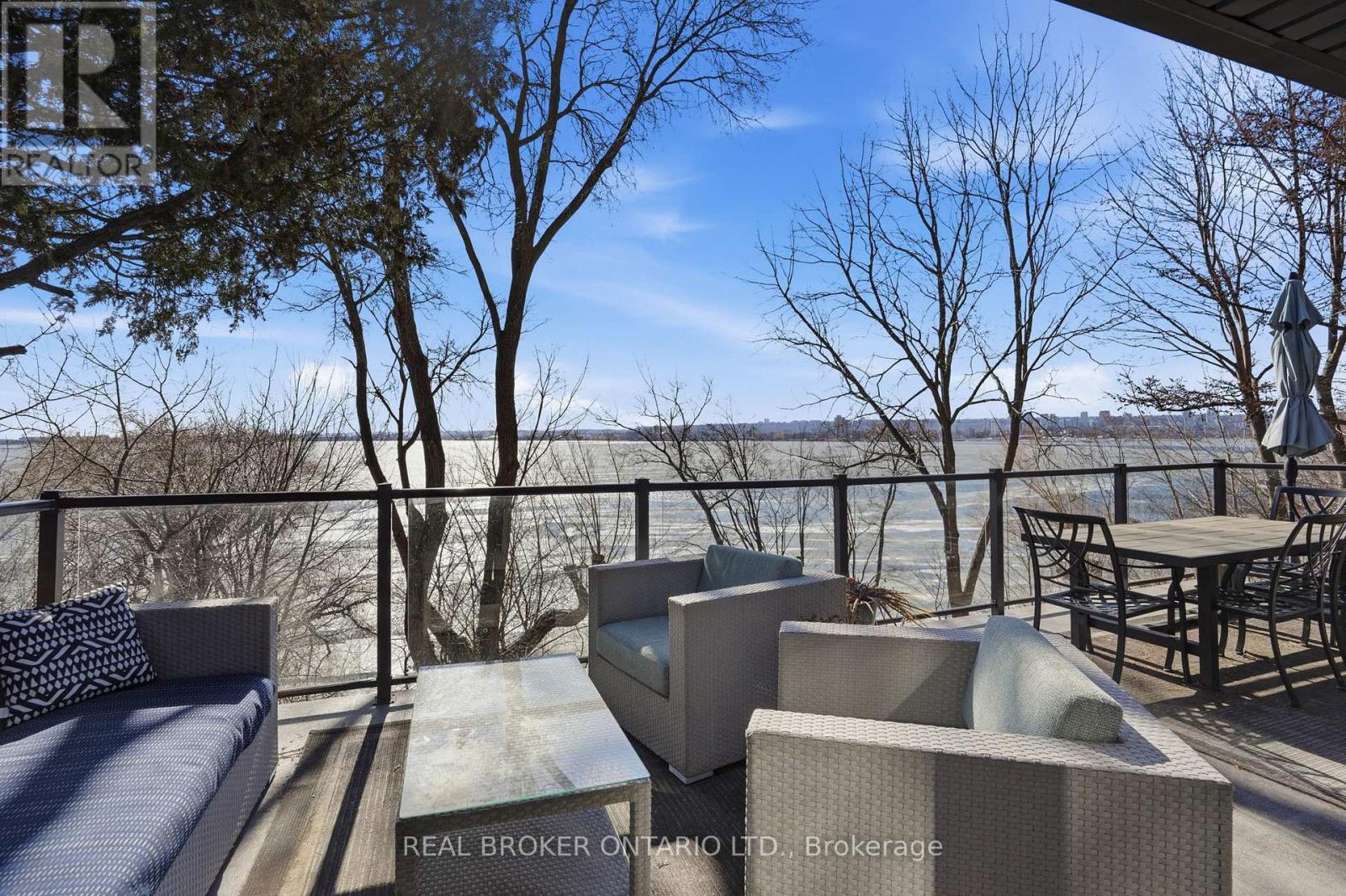 868 Danforth Place, Burlington, Ontario  L7T 1S2 - Photo 4 - W12898926