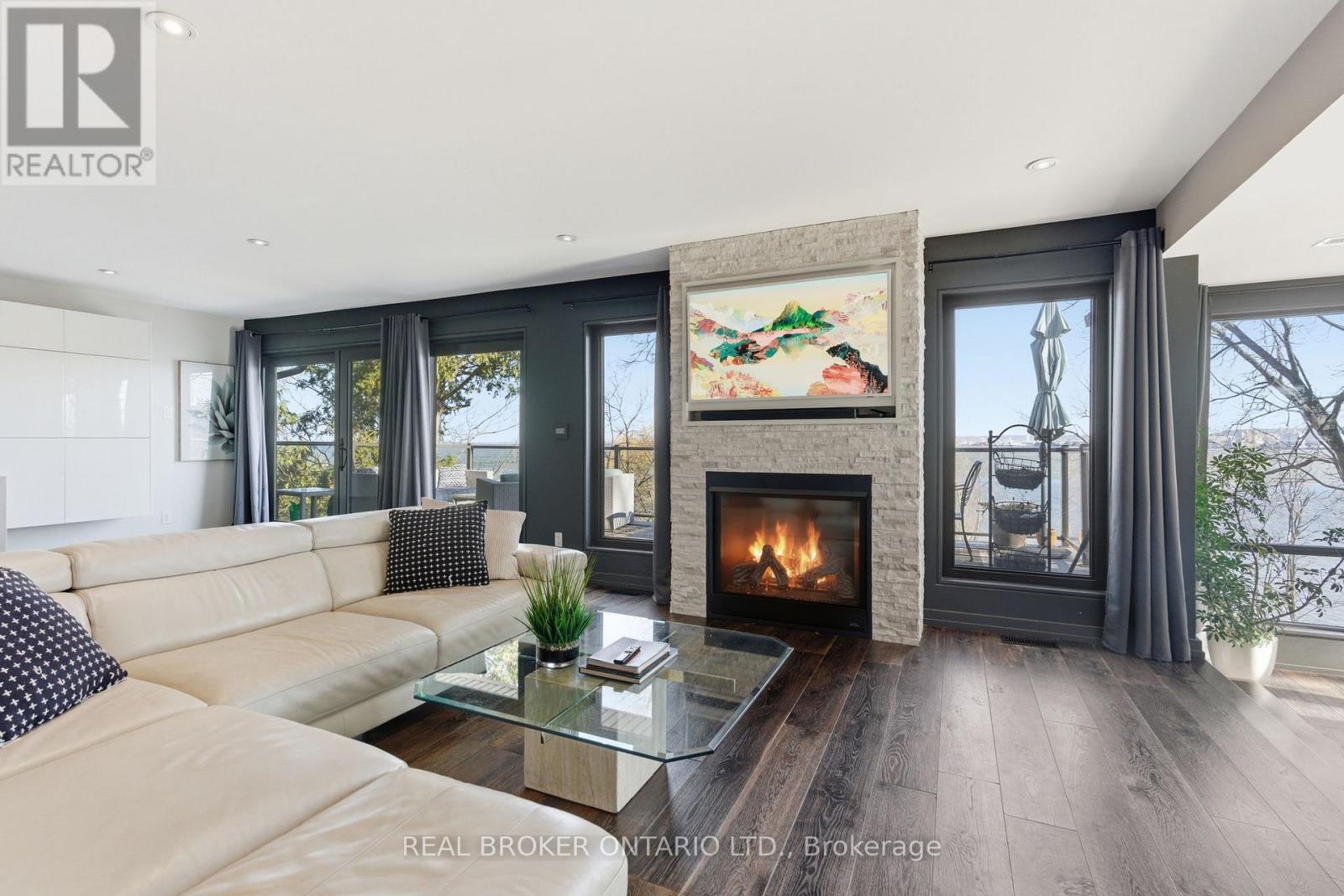 868 Danforth Place, Burlington, Ontario  L7T 1S2 - Photo 6 - W12898926