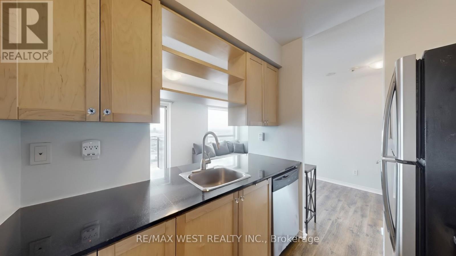 2108 - 215 Queen Street E, Brampton, Ontario  L6W 0A9 - Photo 11 - W12898972