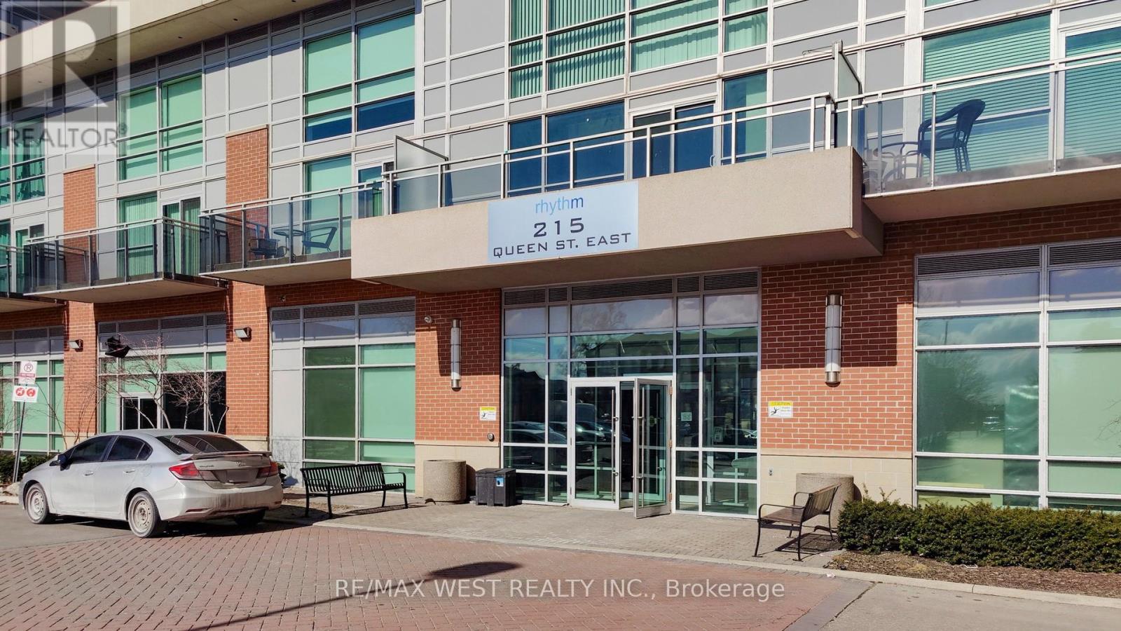 2108 - 215 Queen Street E, Brampton, Ontario  L6W 0A9 - Photo 2 - W12898972