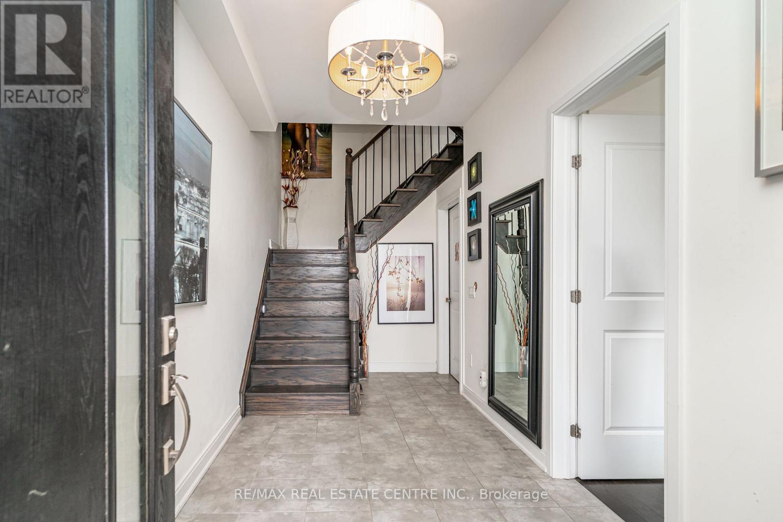 341 Veterans Drive, Brampton (Northwest Brampton), Ontario  L7A 0B2 - Photo 6 - W12899004