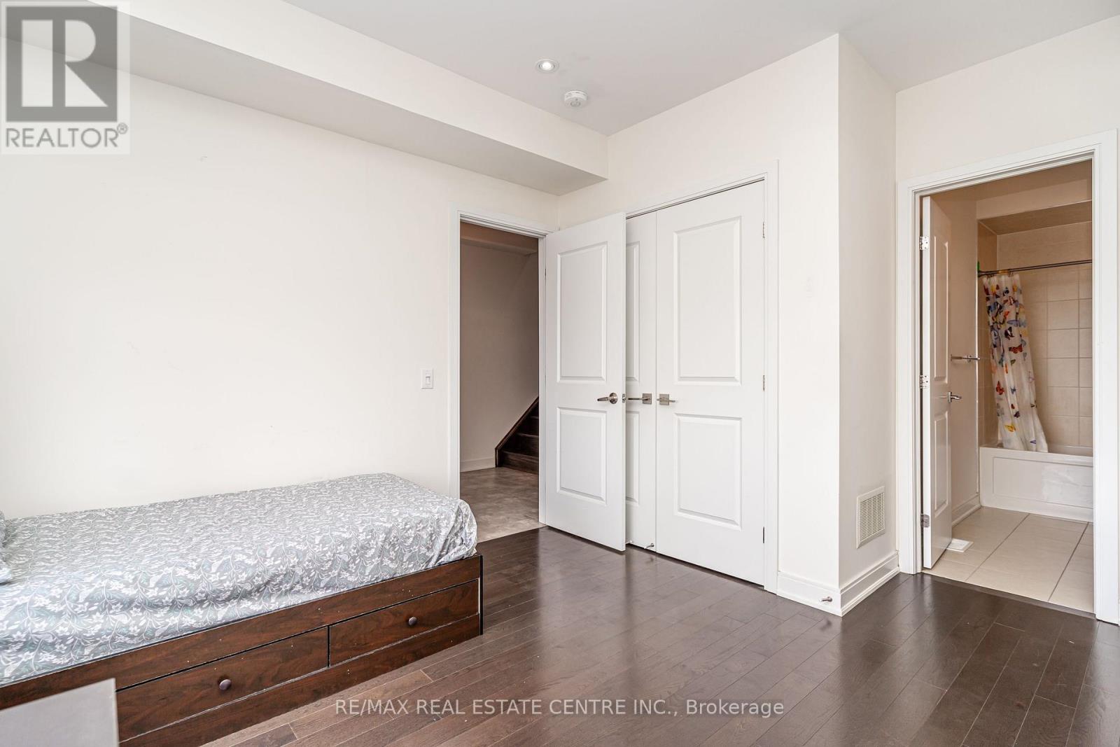 341 Veterans Drive, Brampton (Northwest Brampton), Ontario  L7A 0B2 - Photo 9 - W12899004