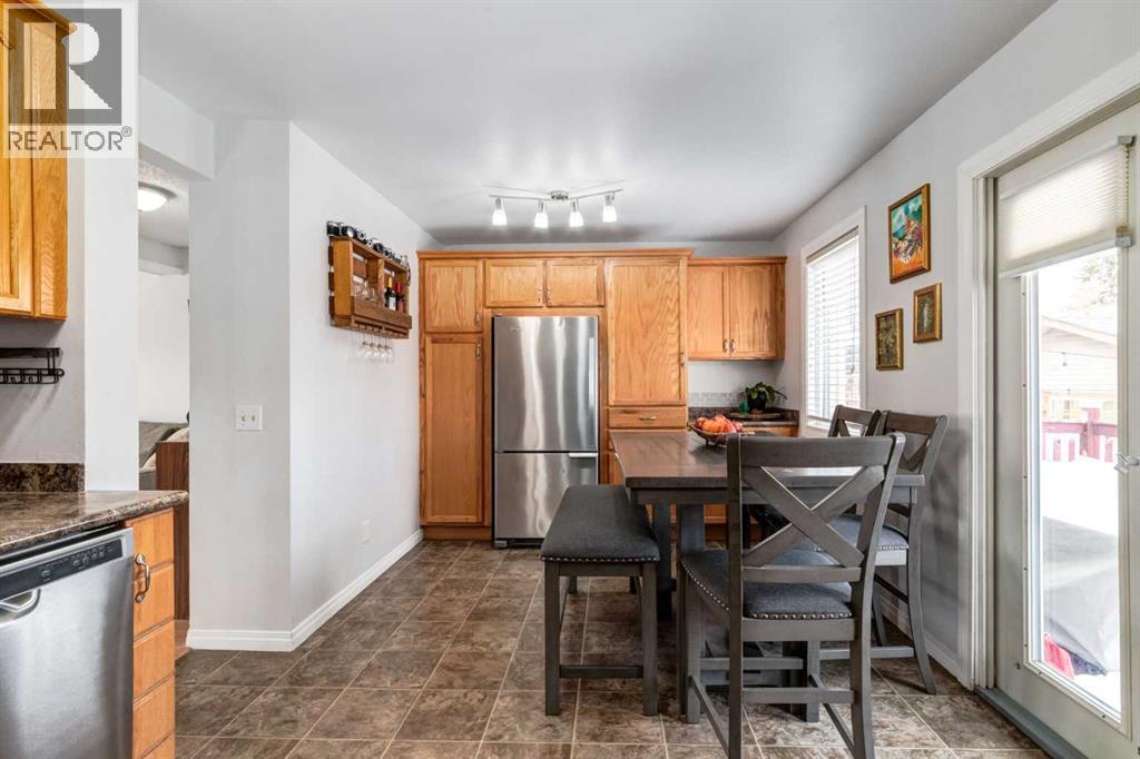 955 Erin Woods Drive SE, Calgary, Alberta  T2B 2W4 - Photo 13 - A2292866