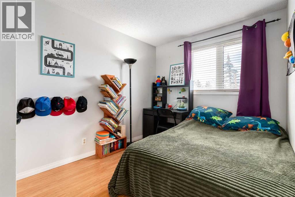 955 Erin Woods Drive SE, Calgary, Alberta  T2B 2W4 - Photo 20 - A2292866