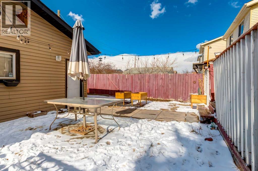 955 Erin Woods Drive SE, Calgary, Alberta  T2B 2W4 - Photo 27 - A2292866