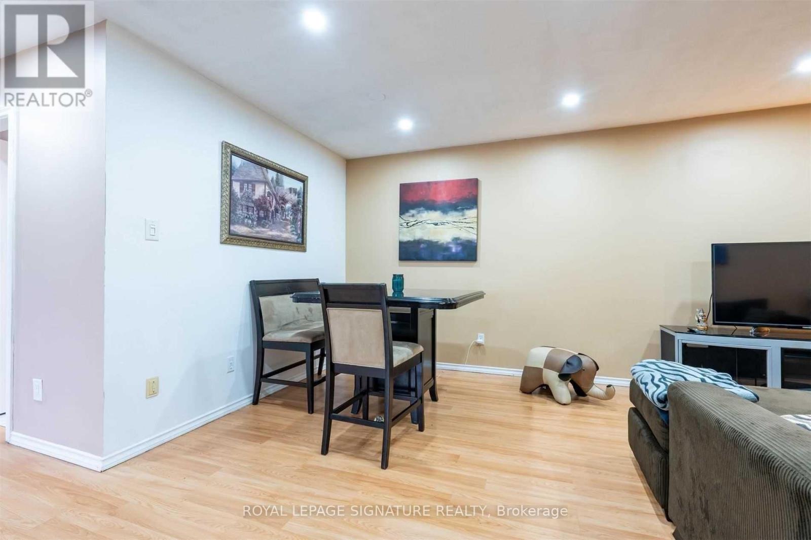 Upper - 52 Buchanan Crescent, Brantford, Ontario  N3P 2A6 - Photo 2 - X12898774