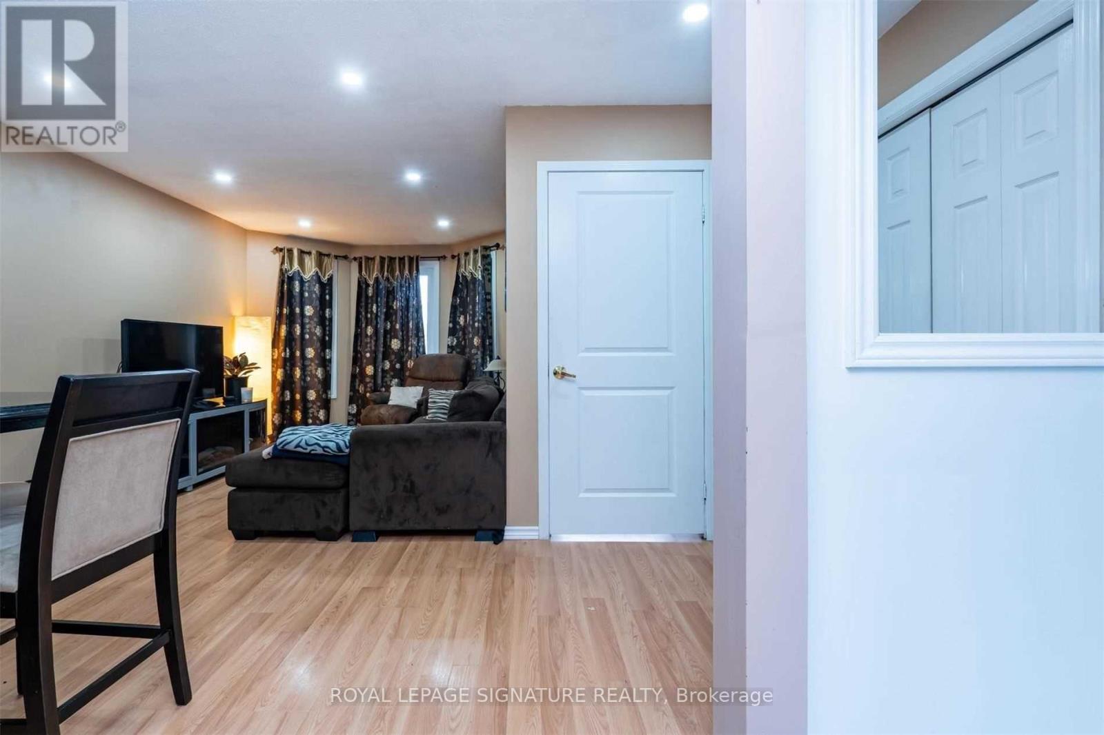 Upper - 52 Buchanan Crescent, Brantford, Ontario  N3P 2A6 - Photo 3 - X12898774