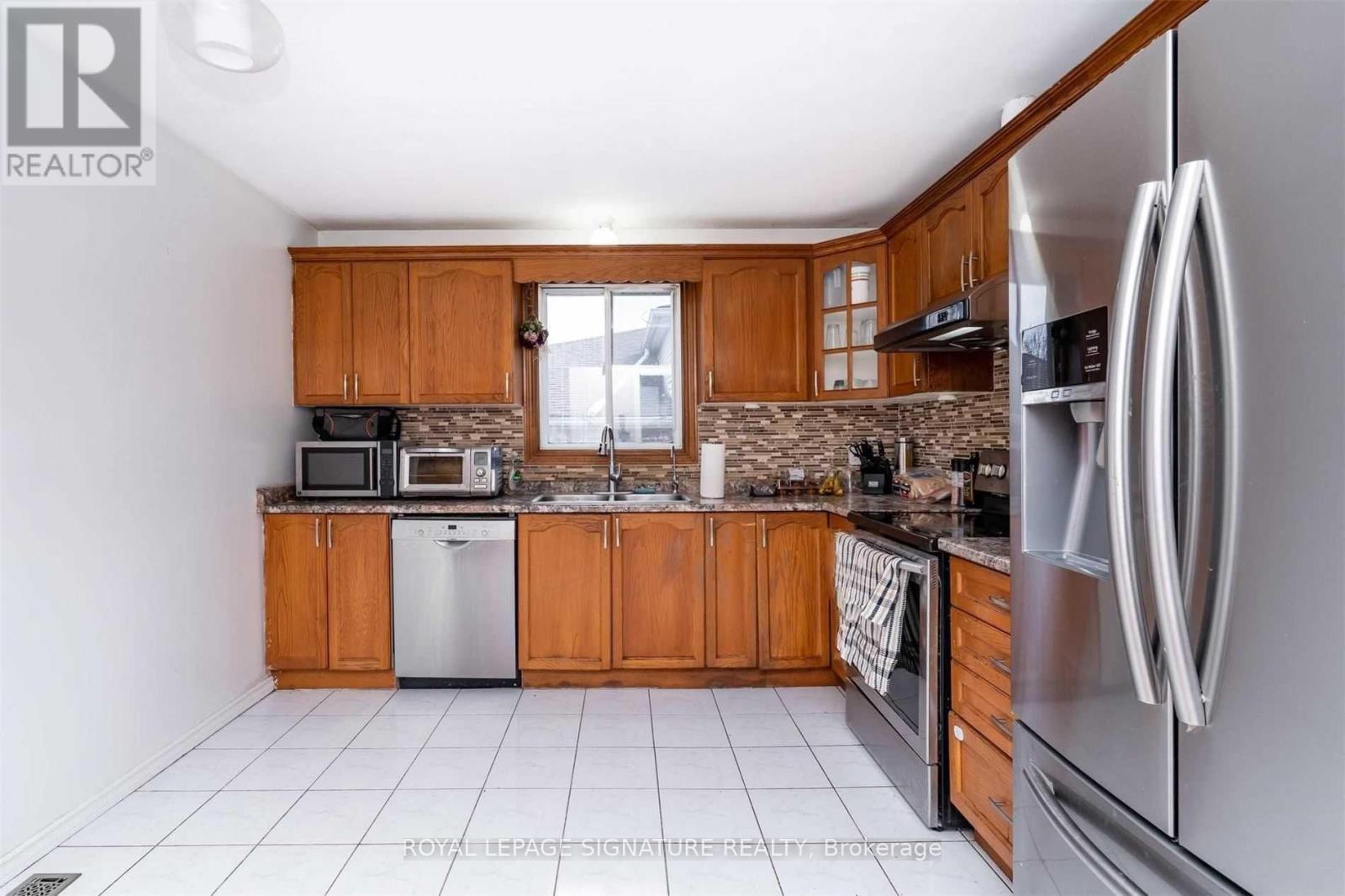 Upper - 52 Buchanan Crescent, Brantford, Ontario  N3P 2A6 - Photo 4 - X12898774