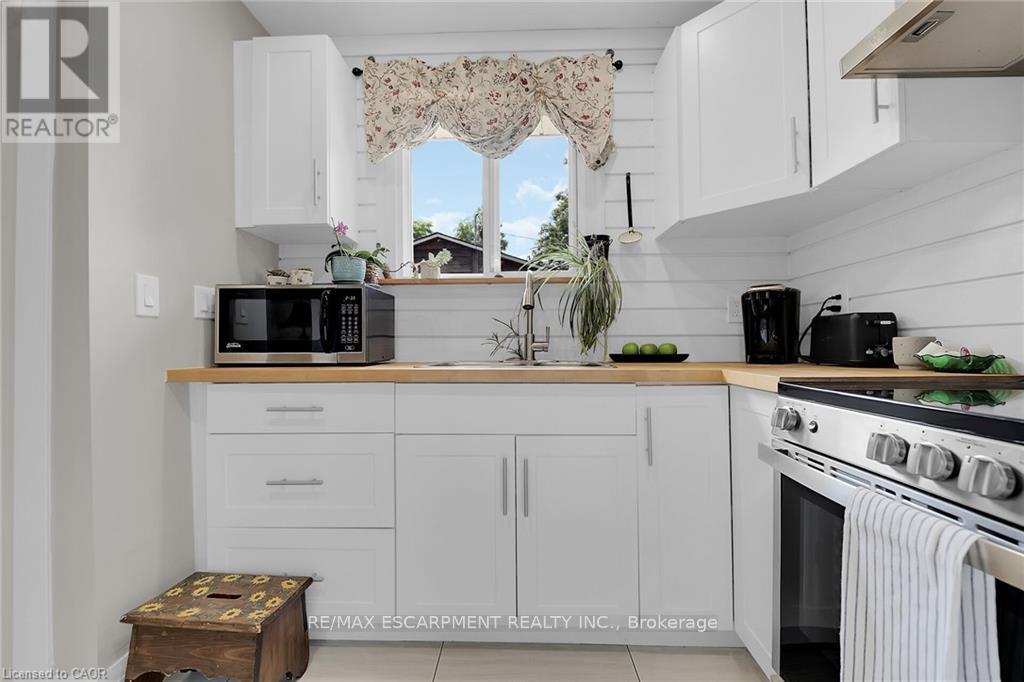 4 Nanticoke Valley Road, Haldimand (Nanticoke), Ontario  N0A 1L0 - Photo 12 - X12898808