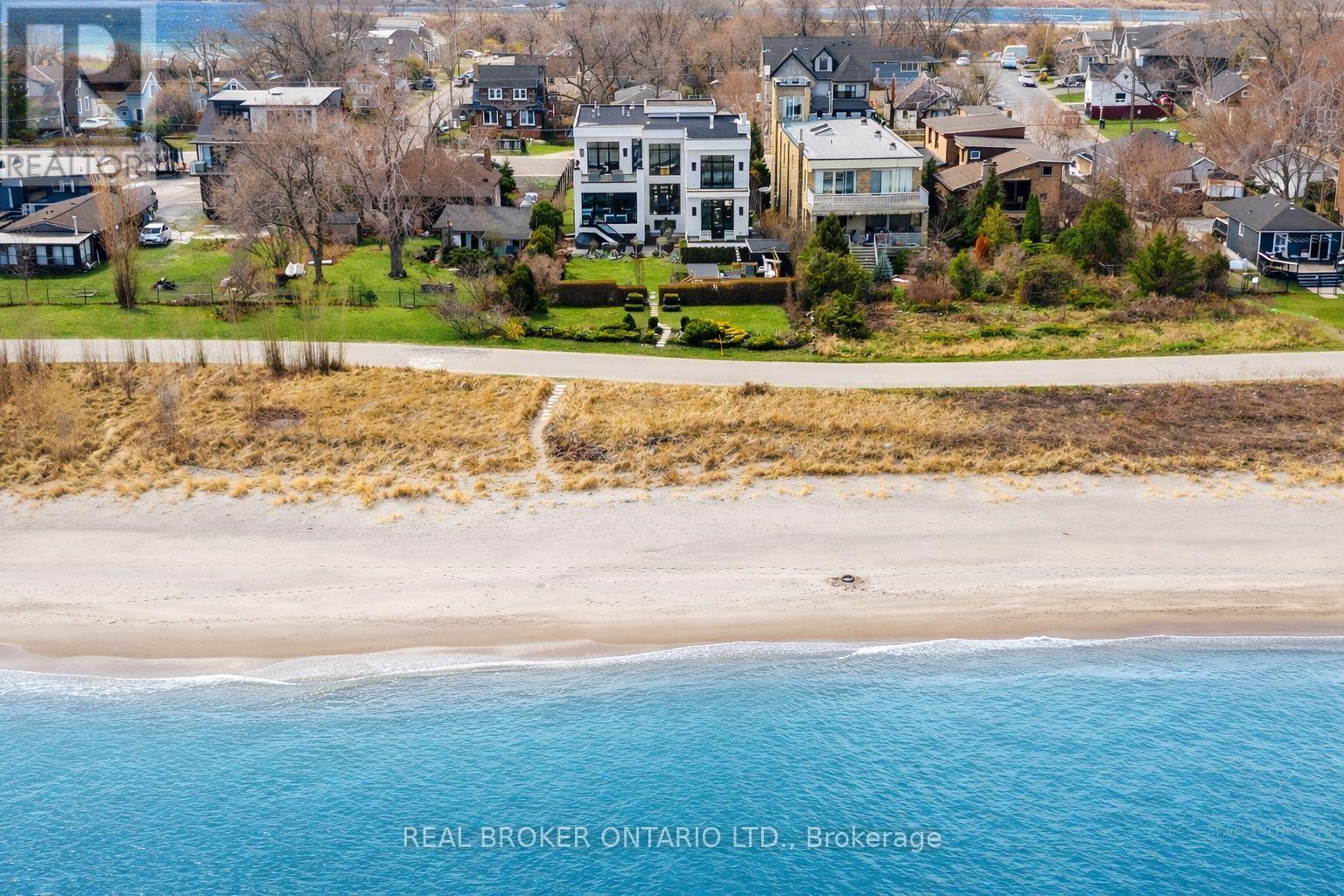 711 Beach Boulevard, Hamilton (Hamilton Beach), Ontario  L8H 6Y5 - Photo 2 - X12898970