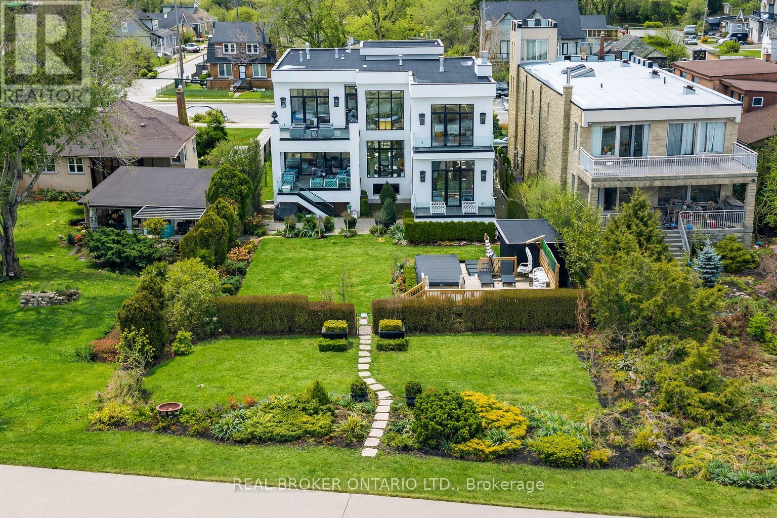 711 Beach Boulevard, Hamilton (Hamilton Beach), Ontario  L8H 6Y5 - Photo 3 - X12898970