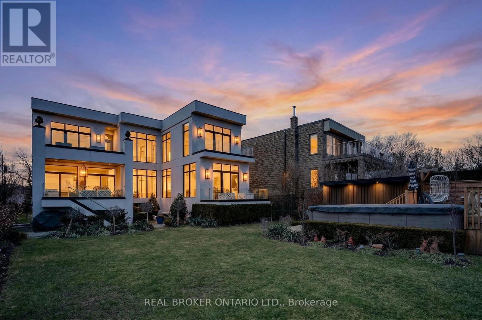 711 Beach Boulevard, Hamilton (Hamilton Beach), Ontario  L8H 6Y5 - Photo 5 - X12898970