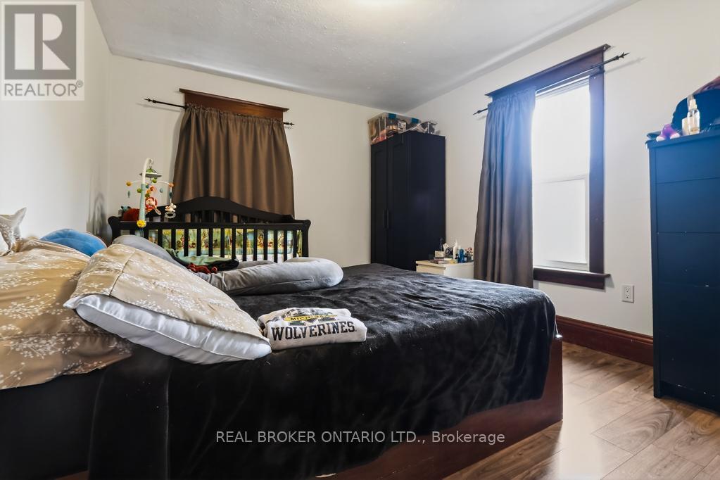 56 Regent Street E, Welland (Welland Downtown), Ontario  L3B 4H6 - Photo 11 - X12898974