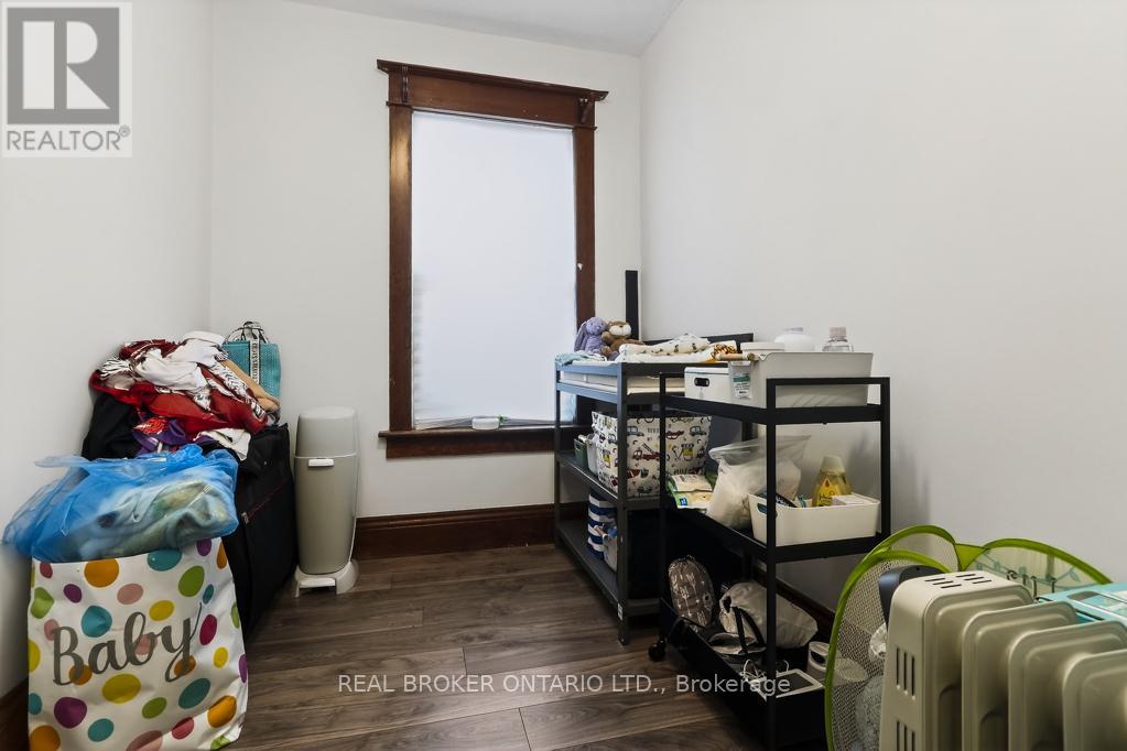 56 Regent Street E, Welland (Welland Downtown), Ontario  L3B 4H6 - Photo 12 - X12898974