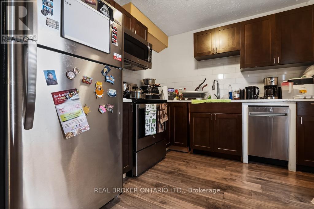 56 Regent Street E, Welland (Welland Downtown), Ontario  L3B 4H6 - Photo 6 - X12898974