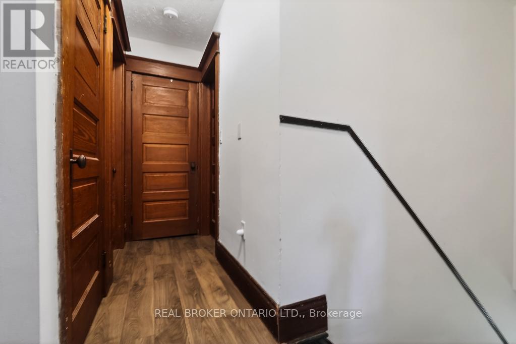 56 Regent Street E, Welland (Welland Downtown), Ontario  L3B 4H6 - Photo 9 - X12898974