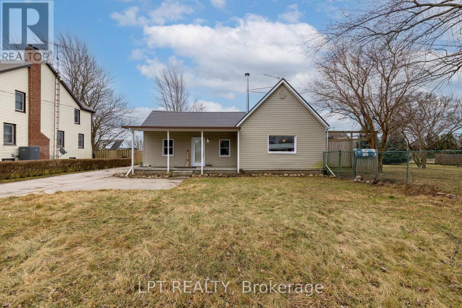 Tupperville - 19 John Park Line, Chatham-Kent, Ontario  N0P 2M0 - Photo 2 - X12898976