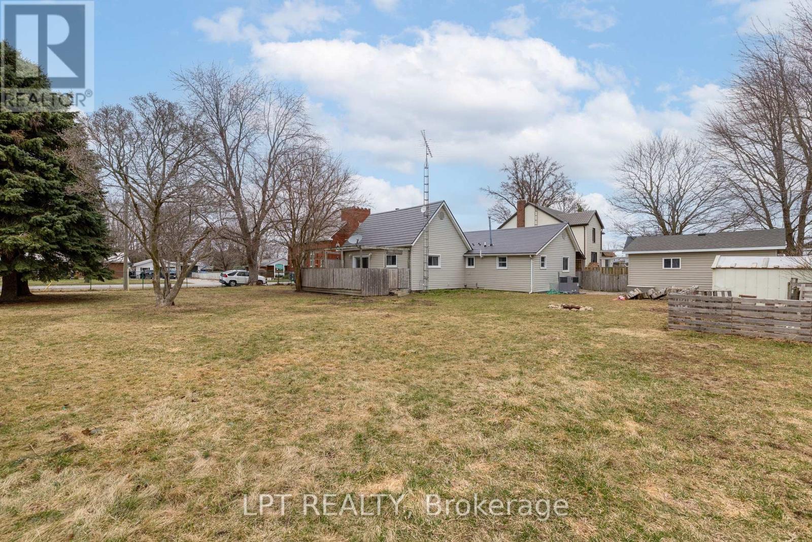 Tupperville - 19 John Park Line, Chatham-Kent, Ontario  N0P 2M0 - Photo 3 - X12898976