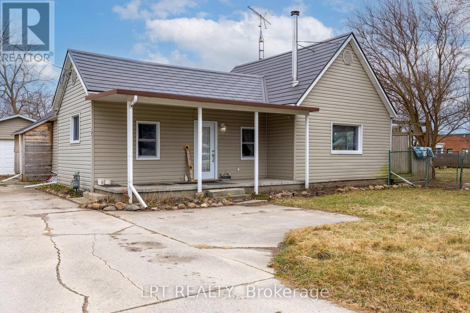 Tupperville - 19 John Park Line, Chatham-Kent, Ontario  N0P 2M0 - Photo 5 - X12898976