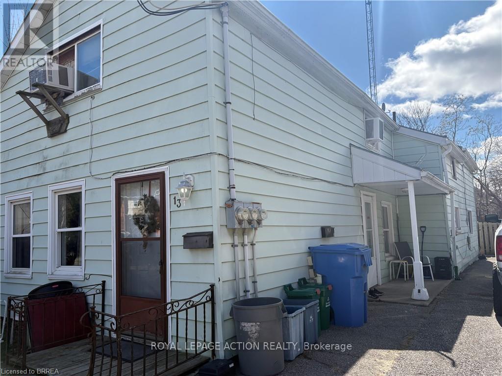 13 Sheridan Street, Brantford, Ontario  N3T 2P7 - Photo 2 - X12898984