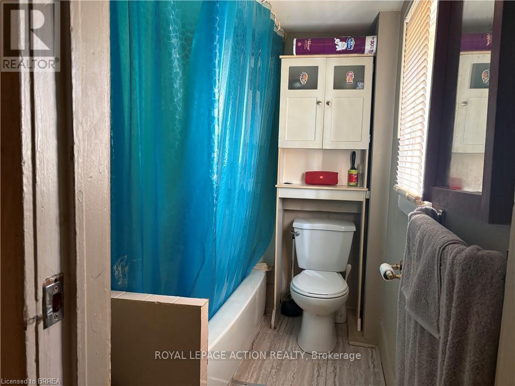 13 Sheridan Street, Brantford, Ontario  N3T 2P7 - Photo 6 - X12898984