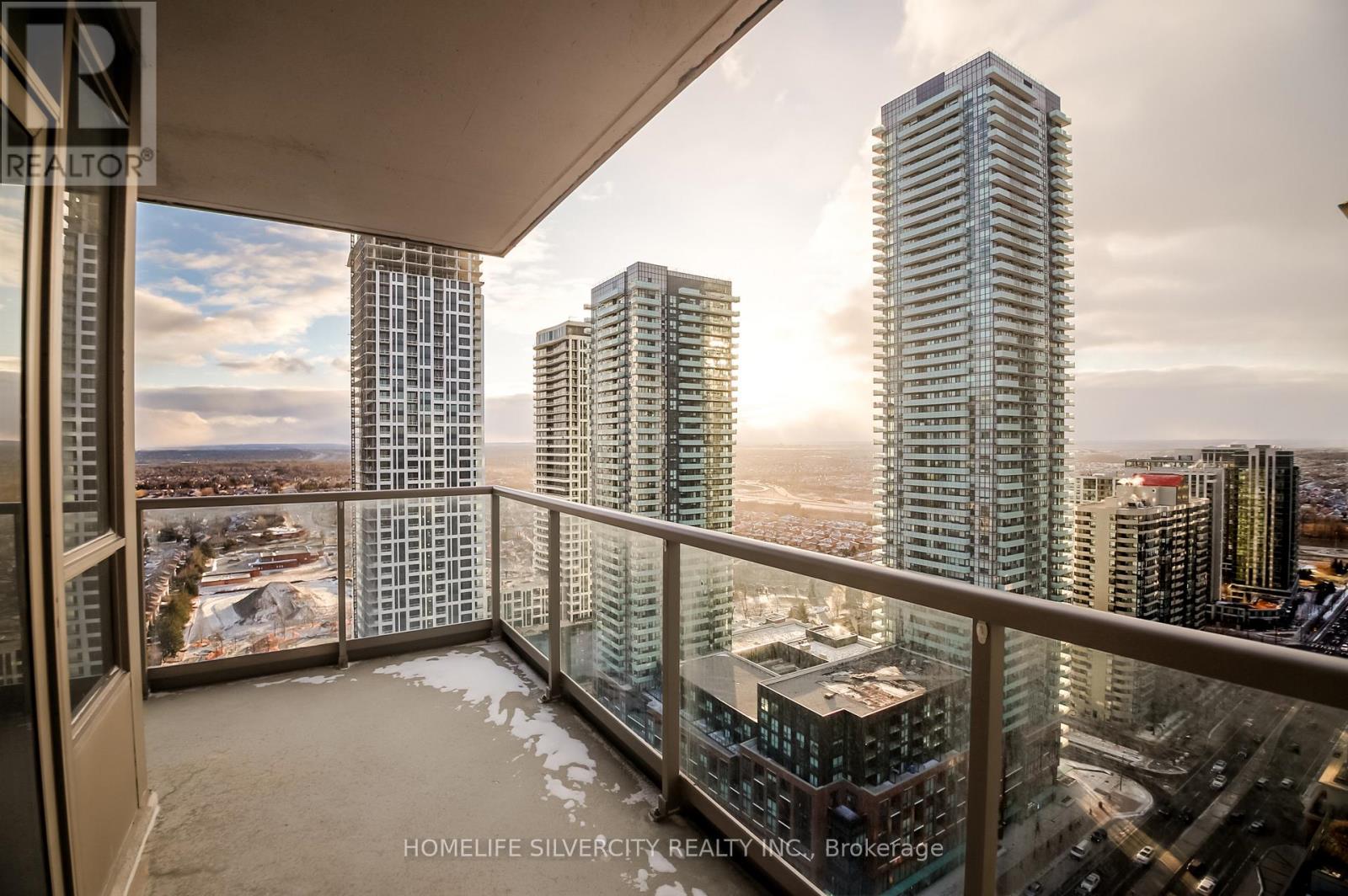 2704 - 388 Prince Of Wales Drive, Mississauga, Ontario  L5B 0A1 - Photo 12 - W12889100