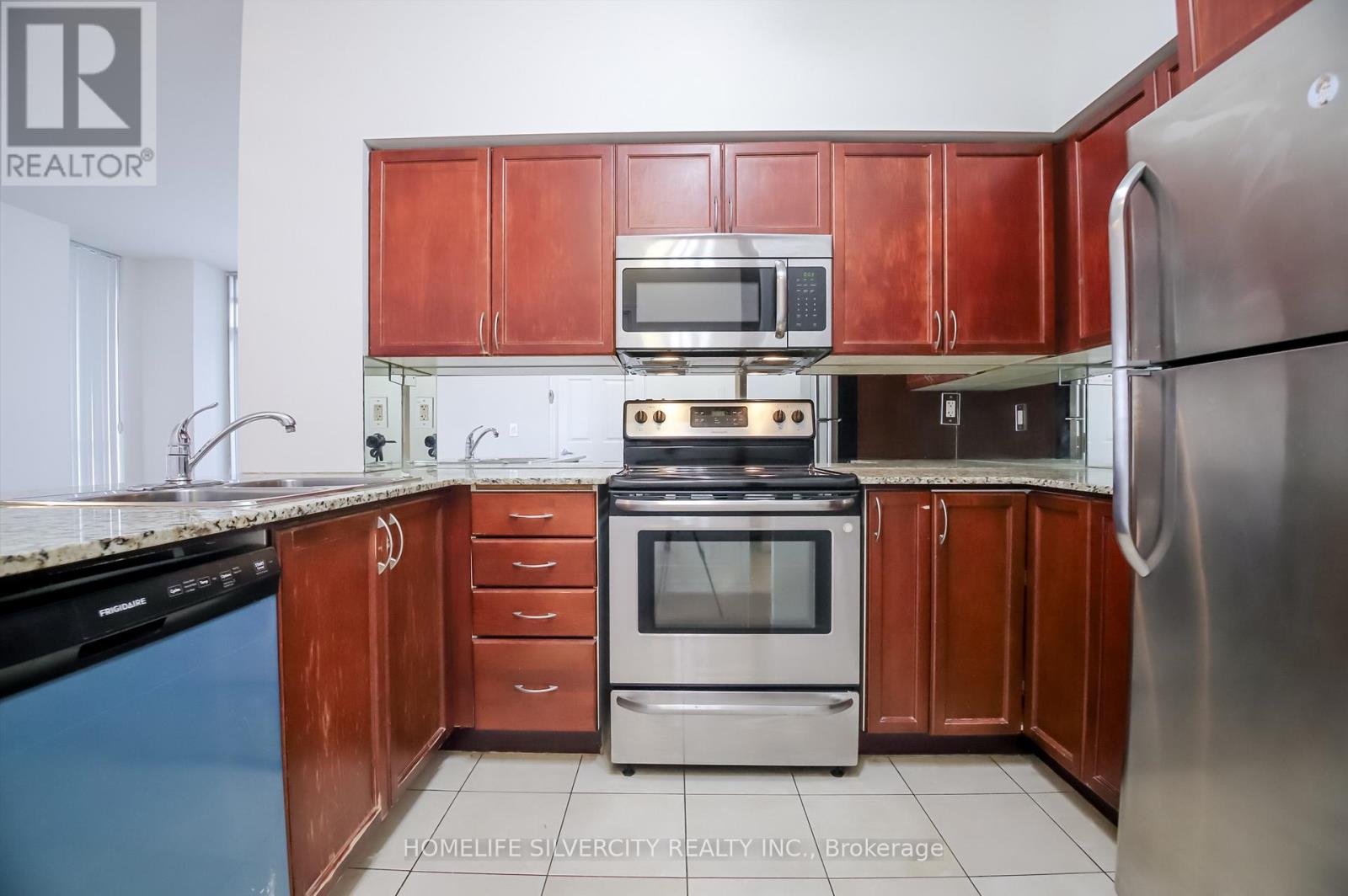 2704 - 388 Prince Of Wales Drive, Mississauga, Ontario  L5B 0A1 - Photo 30 - W12889100