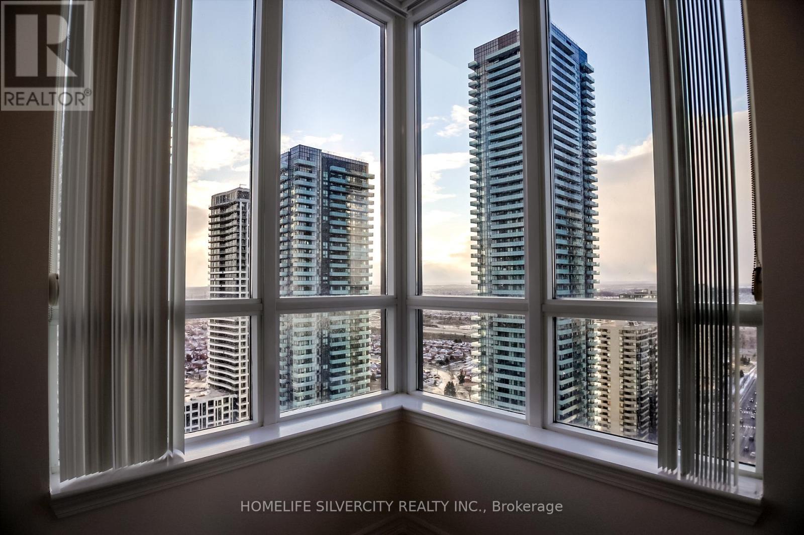 2704 - 388 Prince Of Wales Drive, Mississauga, Ontario  L5B 0A1 - Photo 8 - W12889100