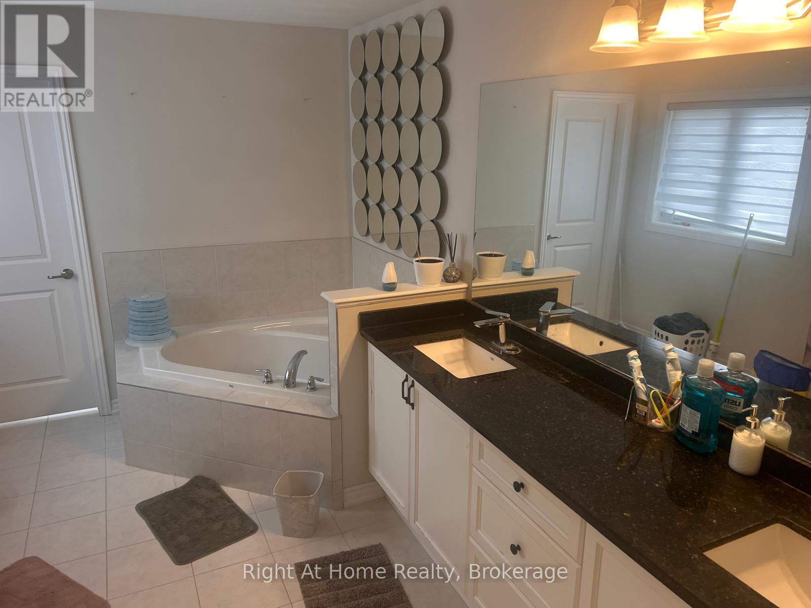 Master Suite - 54 Pace Avenue, Brantford, Ontario  N3S 0J2 - Photo 12 - X12899142