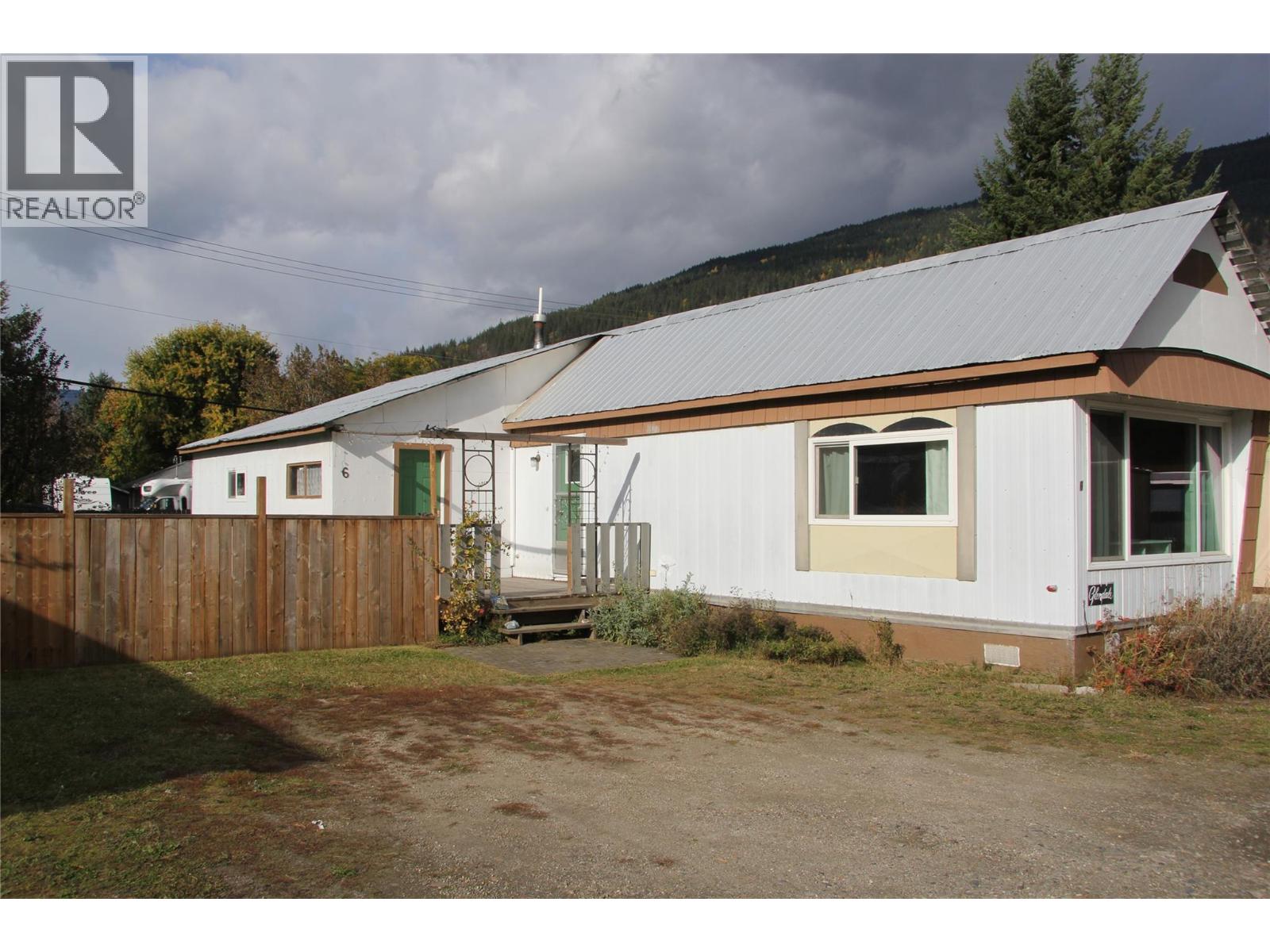 1204 Maplewood Street Unit# 6, Revelstoke, British Columbia  V0E 2S2 - Photo 2 - 10366342