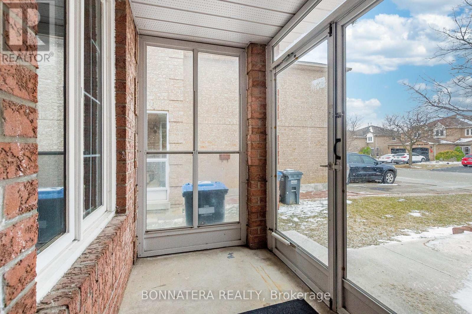 5359 Bullrush Drive, Mississauga (East Credit), Ontario  L5V 2C1 - Photo 6 - W12757976