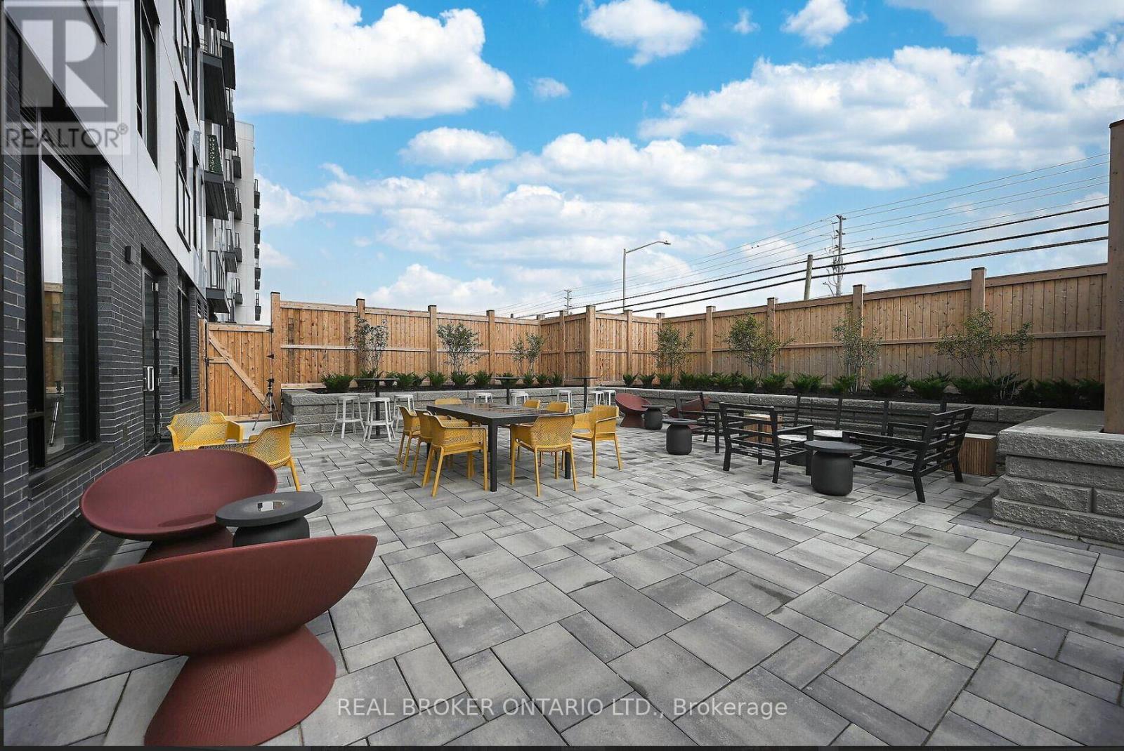 205 - 1440 Clarriage Court, Milton (Fo Ford), Ontario  L9E 1B3 - Photo 13 - W12862898