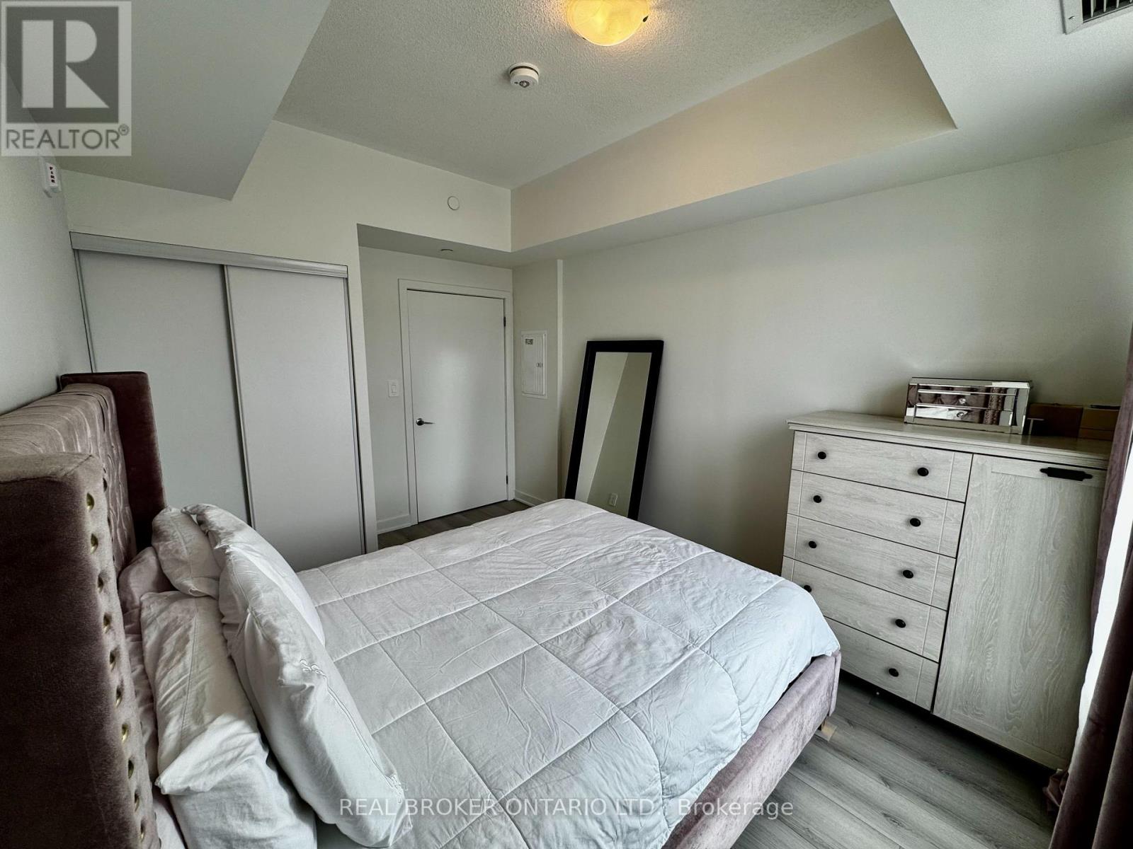 205 - 1440 Clarriage Court, Milton (Fo Ford), Ontario  L9E 1B3 - Photo 7 - W12862898