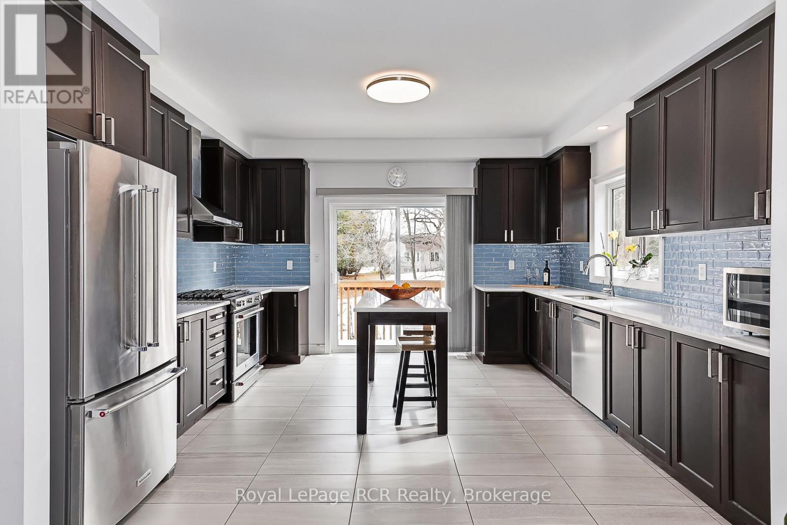 15 Emerald Street, Wasaga Beach, Ontario  L9Z 0K8 - Photo 12 - S12899038