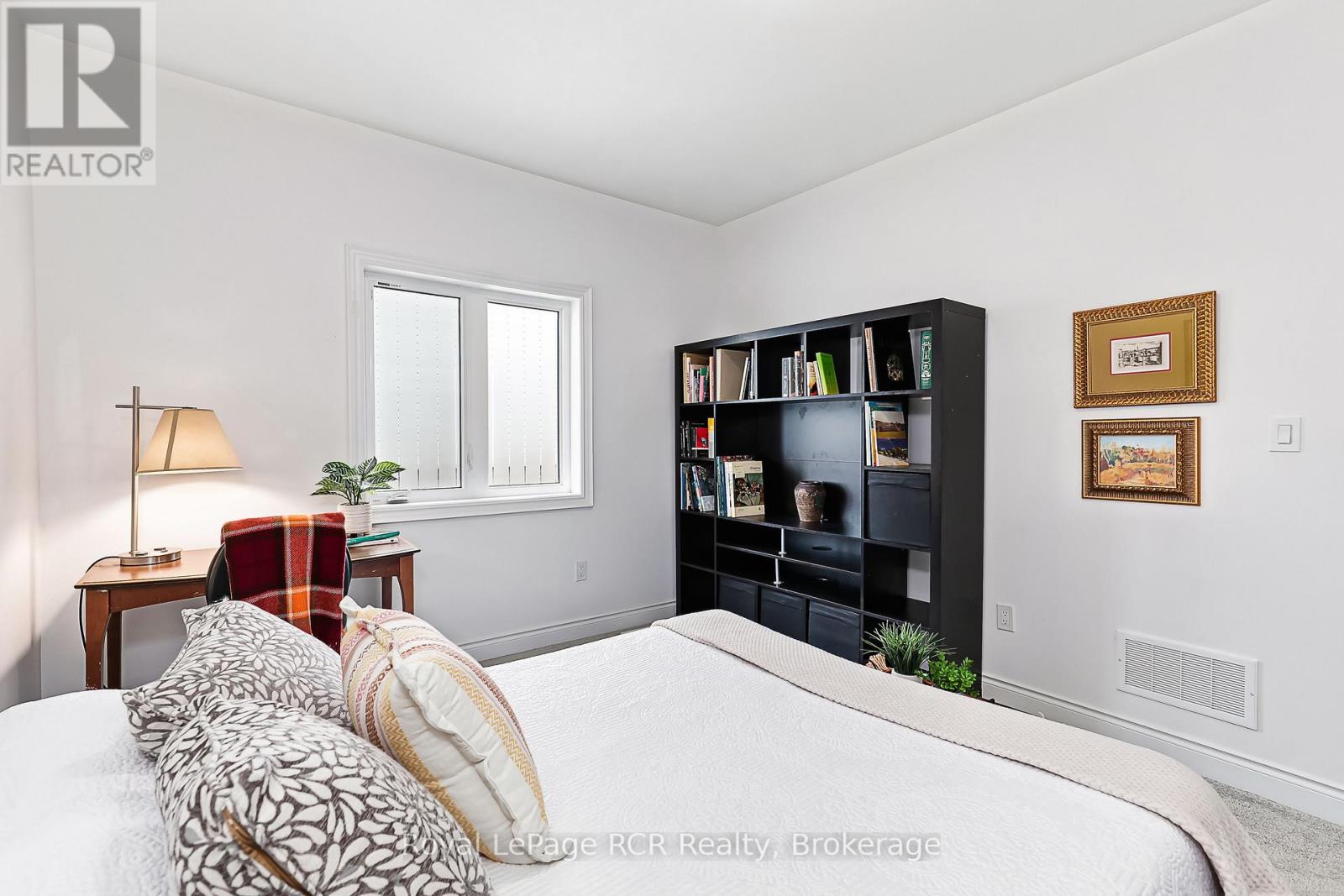 15 Emerald Street, Wasaga Beach, Ontario  L9Z 0K8 - Photo 19 - S12899038