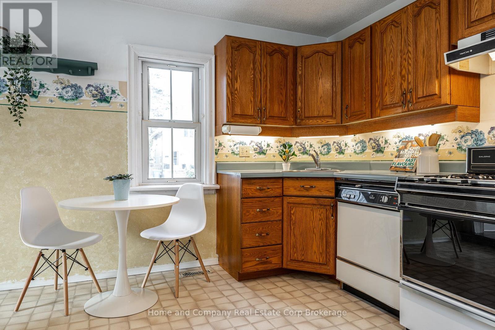 70 Dufferin Street, Stratford, Ontario  N5A 2G5 - Photo 17 - X12899074