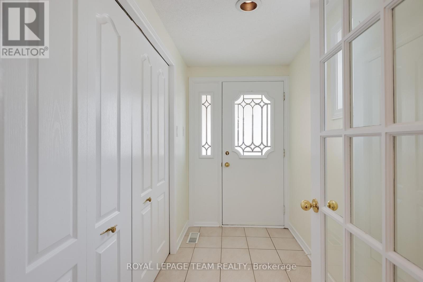 8 Saddlebrook Street, Ottawa, Ontario  K2G 5N6 - Photo 5 - X12899060