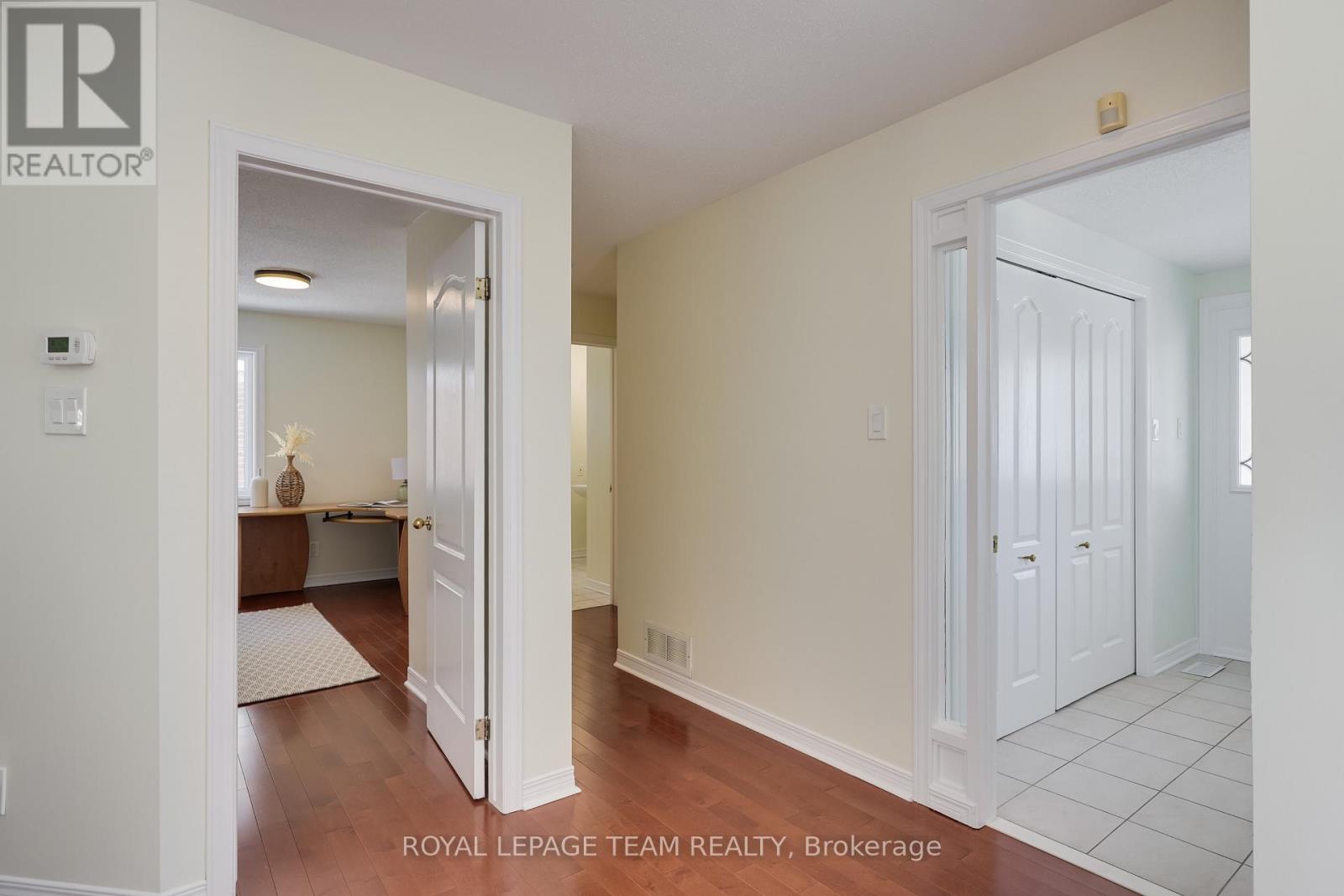 8 Saddlebrook Street, Ottawa, Ontario  K2G 5N6 - Photo 6 - X12899060