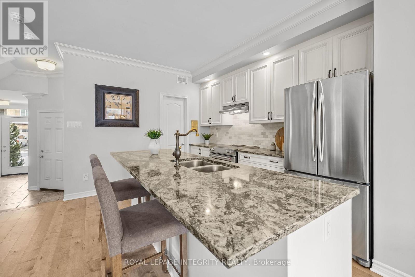 377 Warmstone Drive, Ottawa, Ontario  K2S 0W5 - Photo 10 - X12899128