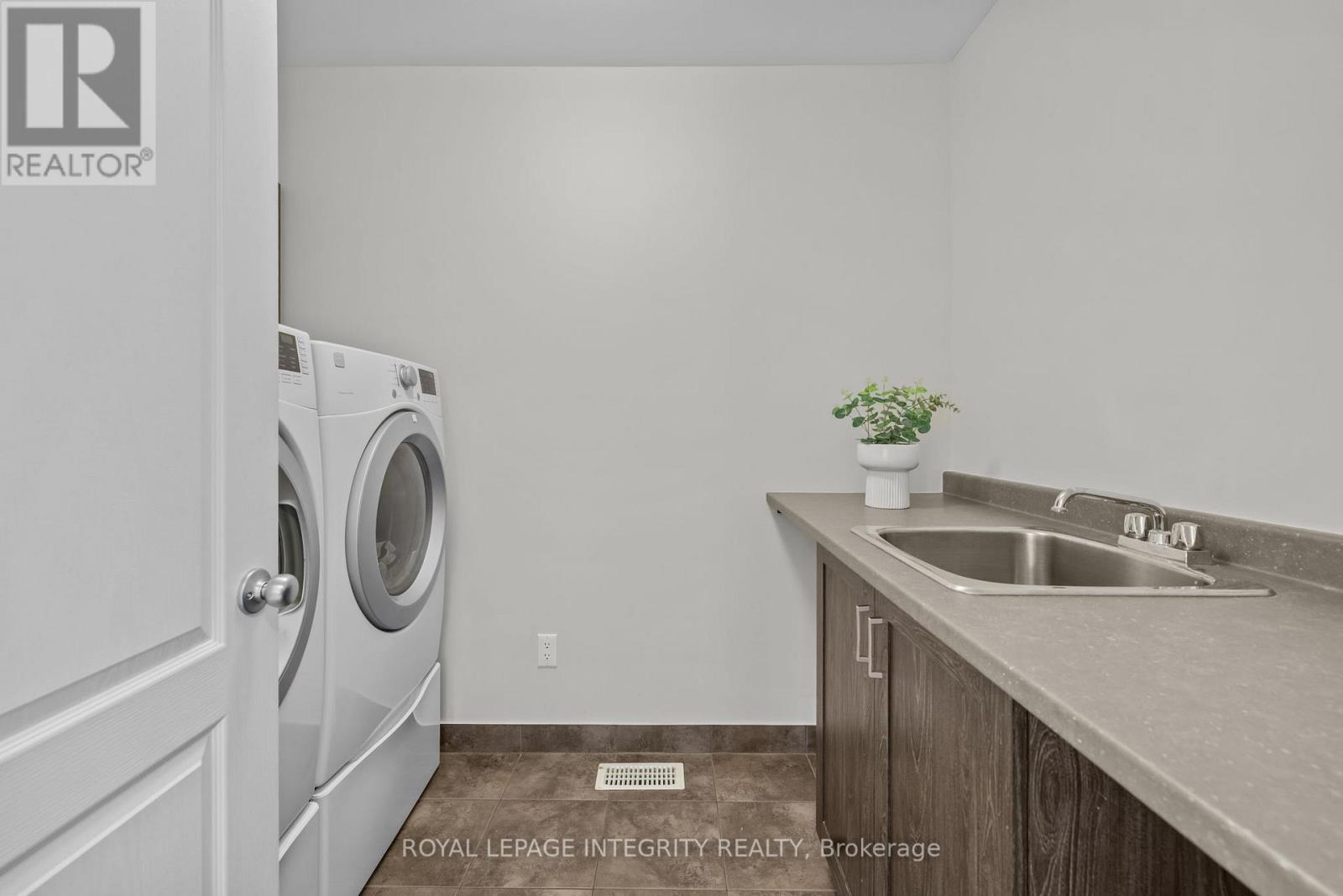 377 Warmstone Drive, Ottawa, Ontario  K2S 0W5 - Photo 25 - X12899128