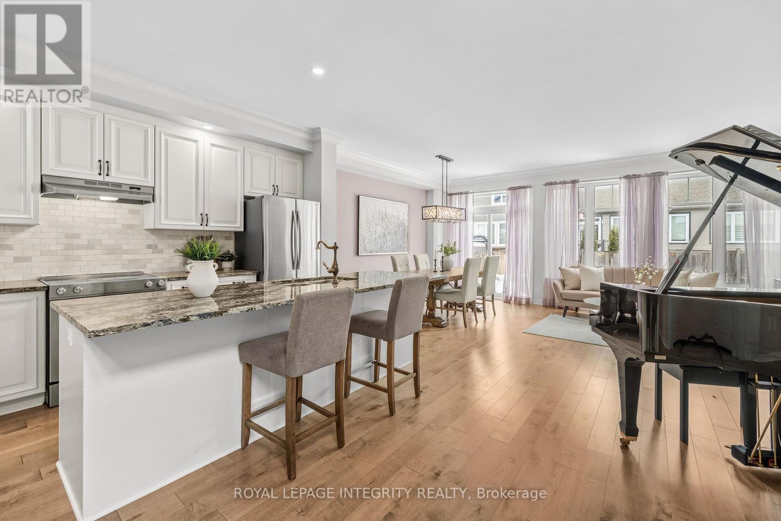 377 Warmstone Drive, Ottawa, Ontario  K2S 0W5 - Photo 5 - X12899128