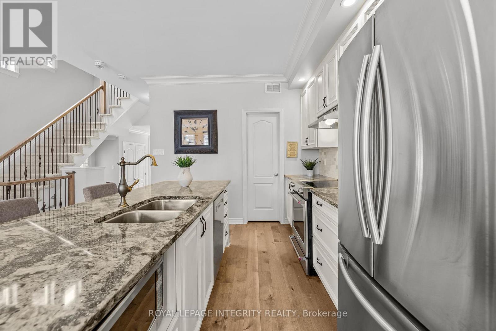 377 Warmstone Drive, Ottawa, Ontario  K2S 0W5 - Photo 9 - X12899128