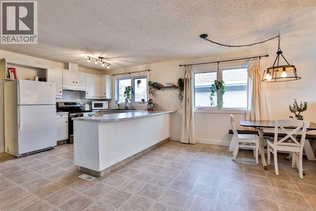 285 Jerry Potts Boulevard W, Lethbridge, Alberta T1K 6J9 - Photo 4 - A2285354