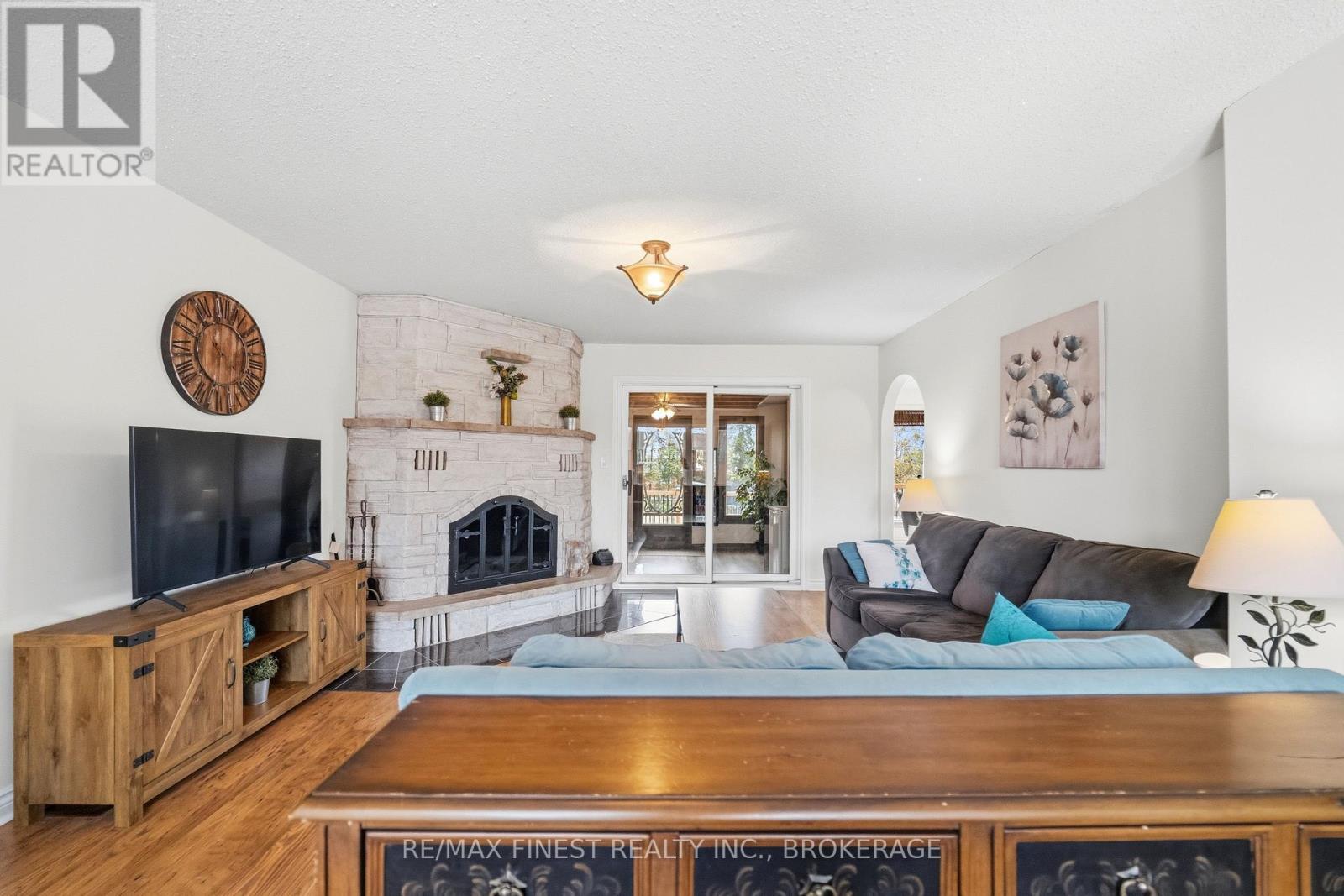 1779 Floyd Avenue, Kingston (City North Of 401), Ontario  K7L 4V4 - Photo 5 - X12899086