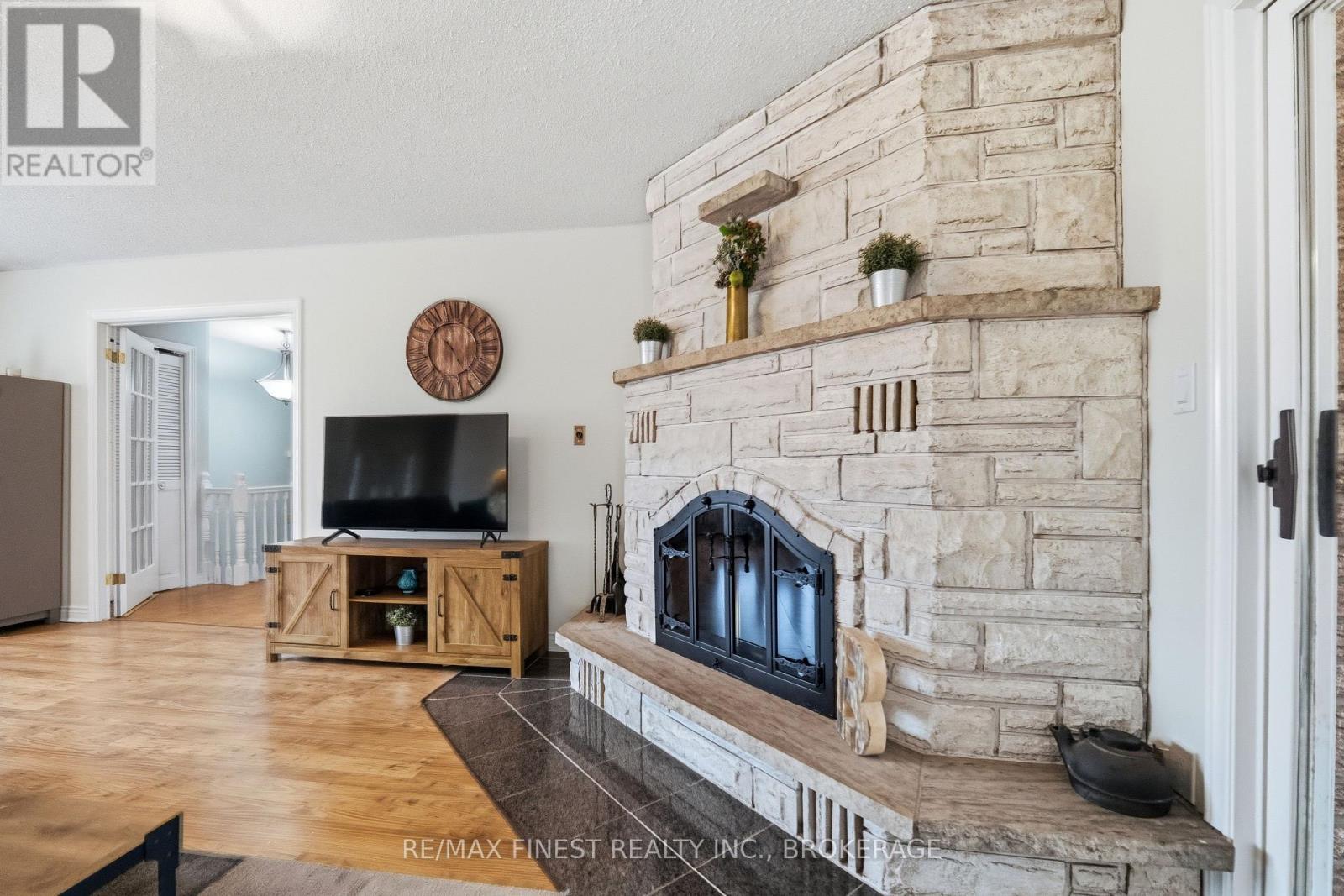 1779 Floyd Avenue, Kingston (City North Of 401), Ontario  K7L 4V4 - Photo 7 - X12899086