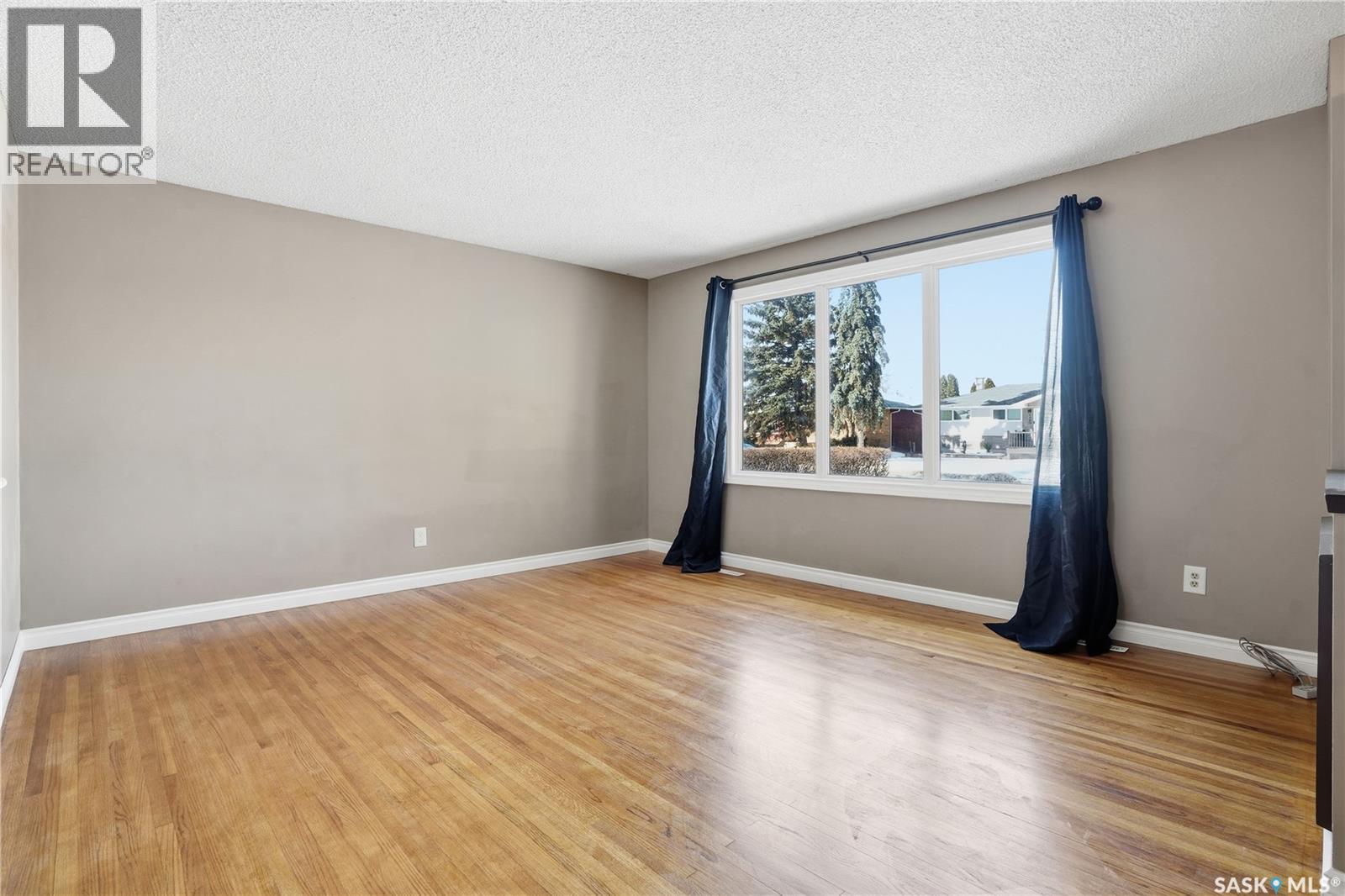 115 Mccaul Crescent, Regina, Saskatchewan  S4R 3X4 - Photo 4 - SK030736