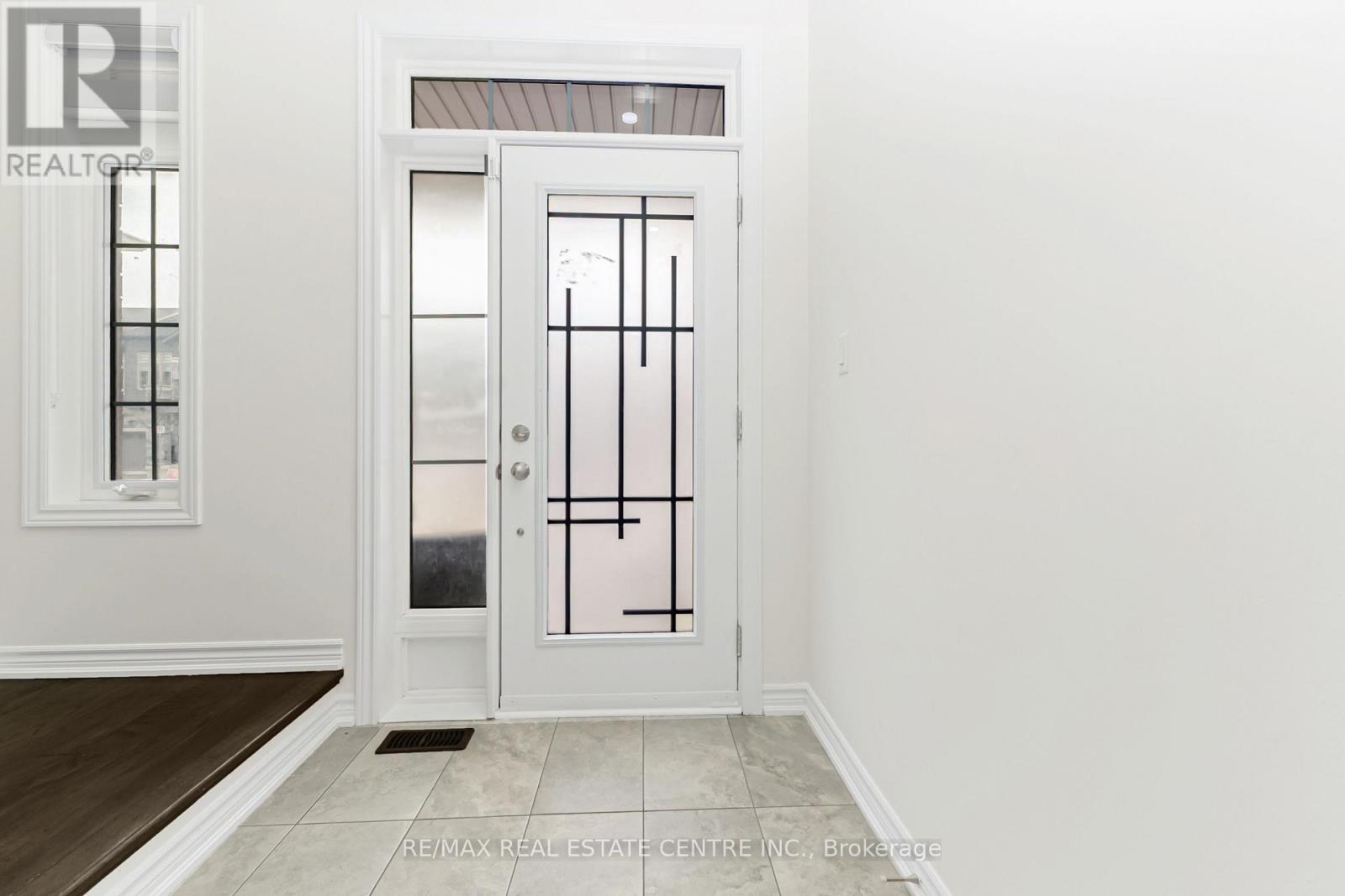 35 Thornvalley Terrace, Caledon, Ontario  L7C 4H9 - Photo 3 - W12899096