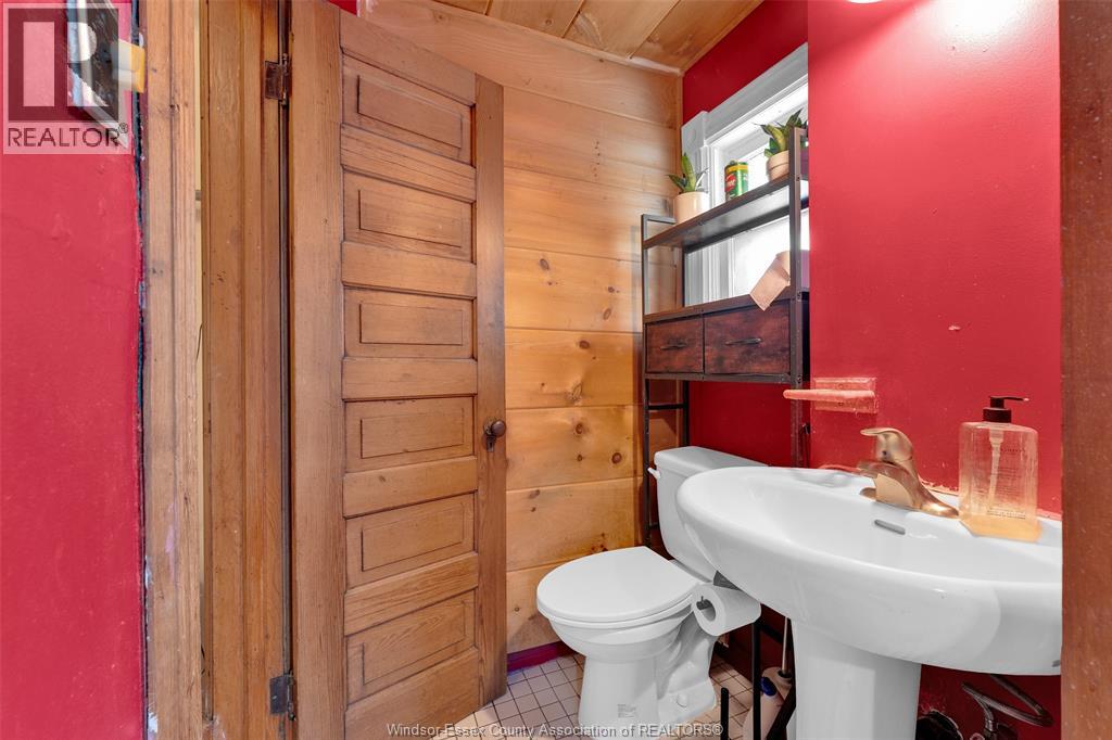 559 Assumption, Windsor, Ontario  N9A 3B3 - Photo 26 - 26005725