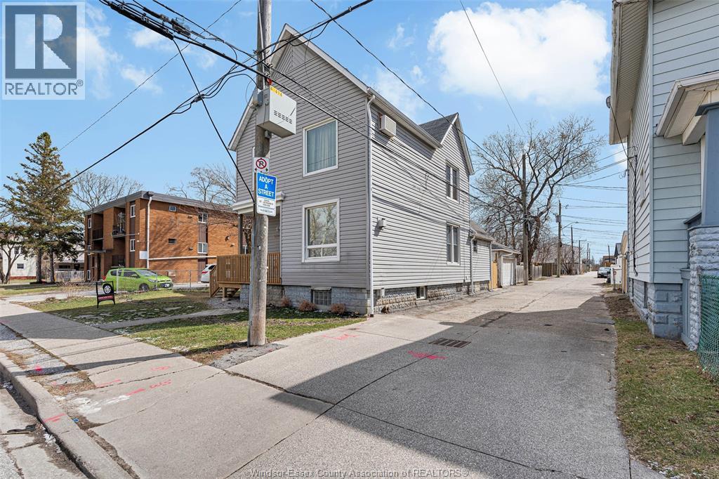 559 Assumption, Windsor, Ontario  N9A 3B3 - Photo 3 - 26005725