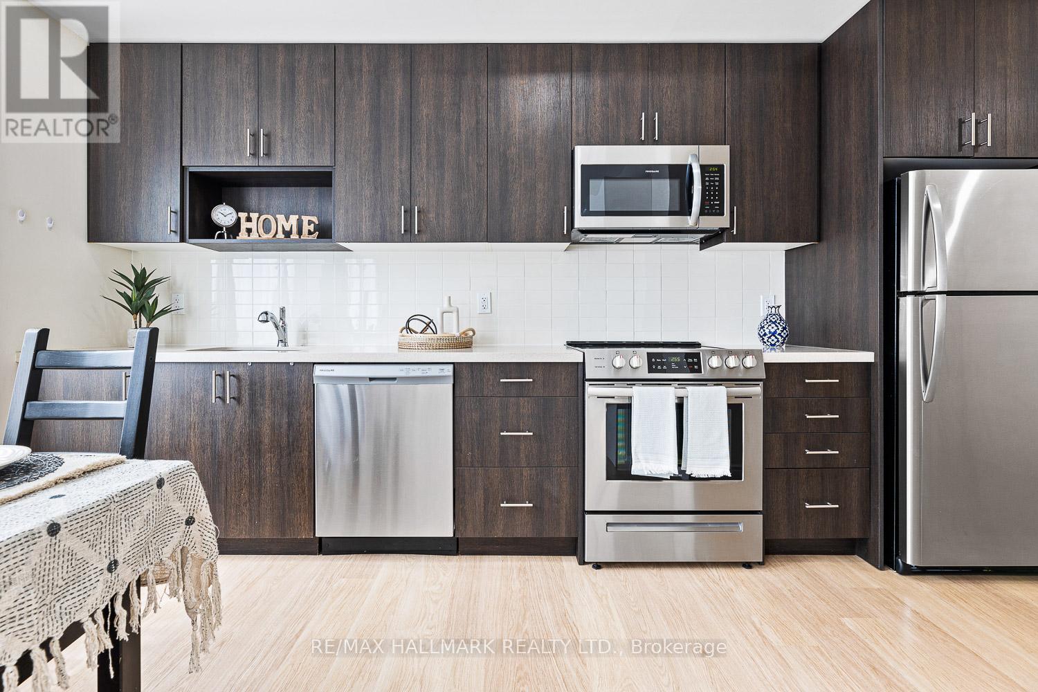 306 - 1120 Briar Hill Avenue, Toronto (Briar Hill-Belgravia), Ontario  M6B 0A9 - Photo 4 - W12861306